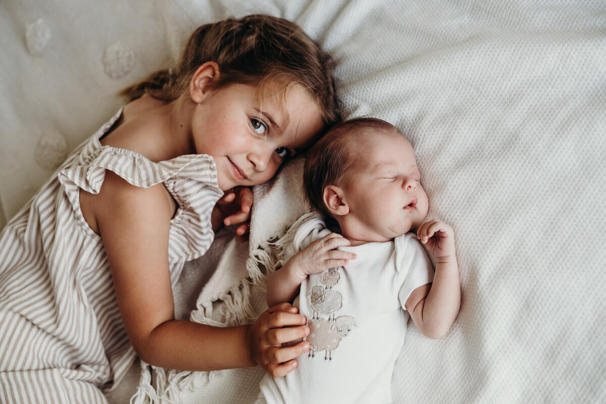 14. Sesja noworodkowa ze starszym rodzeństwem